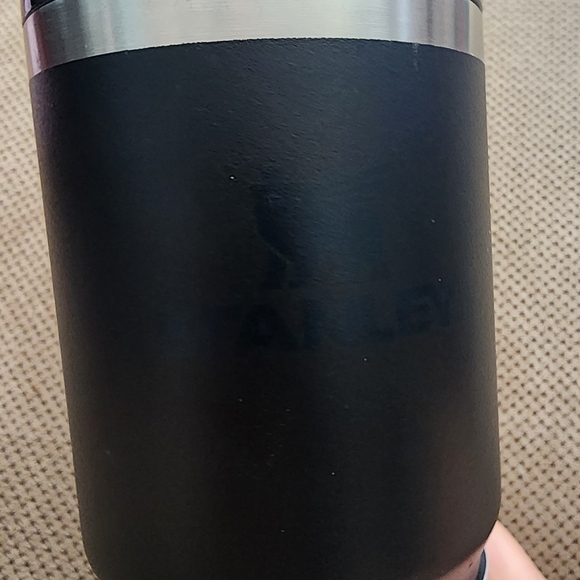 Stanley Matte Black Flowstate Quencher H2.0 Tumbler 14 oz - Picture 9 of 11